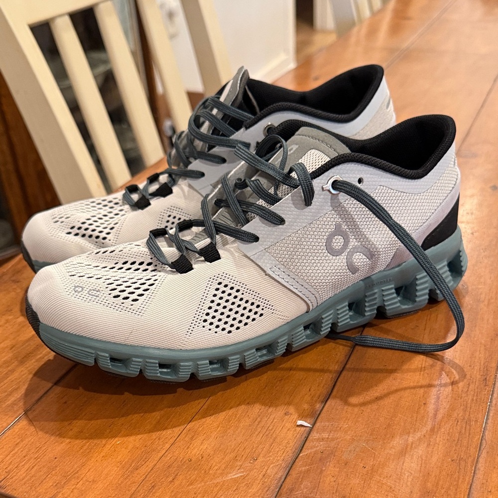 On Running Men's White and Gray Athletic Shoes